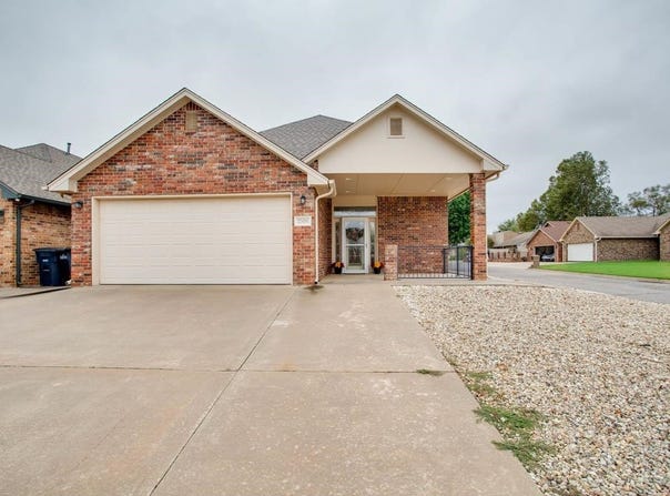 2506 Willow Spring Dr, Enid, OK 73703-1481