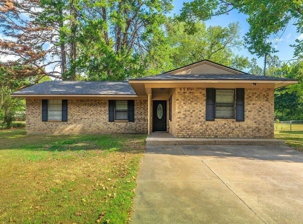 2005 Lancaster, Marshall, TX 75672