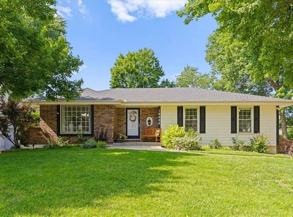 18606 E 28th Street S, Independence, MO 64057
