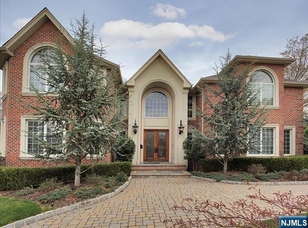 8 Willow Drive, Englewood Cliffs, NJ 07632