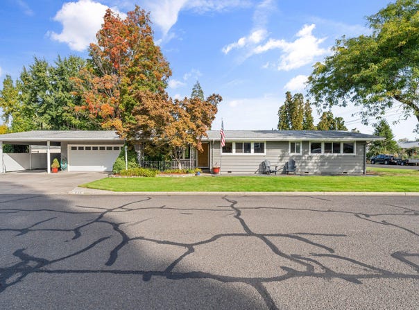 910 Crown Avenue, Central Point, OR 97502