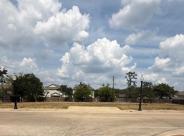 3907 College Main, Bryan, TX 77801