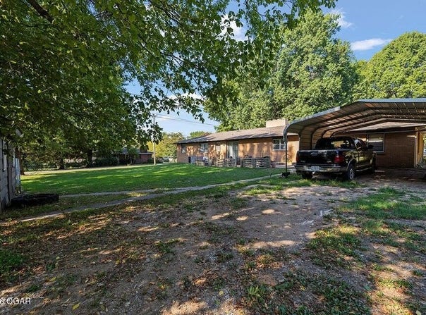 1401 6th Street, Monett, MO 65708