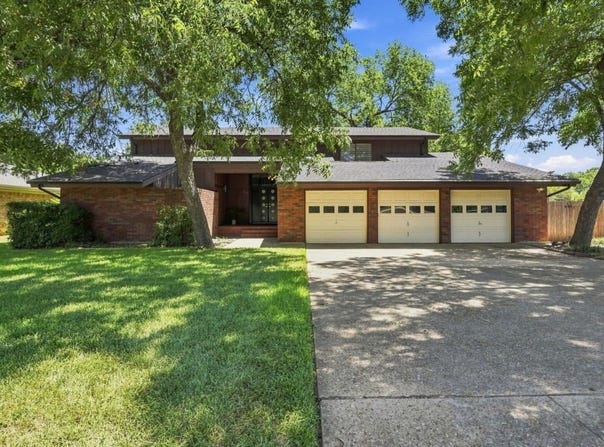 408 Arcadia Street, Hurst, TX 76053