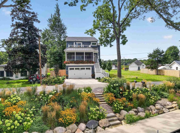6031 E Pickwick Road, Syracuse, IN 46567-9721