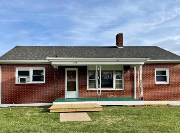 305 N Hampton St, Fries, VA 24330