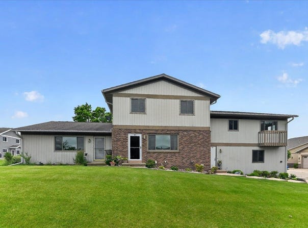 1909 Fox Run, Mount Horeb, WI 53572