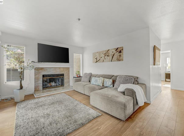 665 Dartmore Ln, Hayward, CA 94544