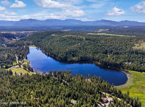 447 S Beaver Lake Rd, Athol, ID 83801