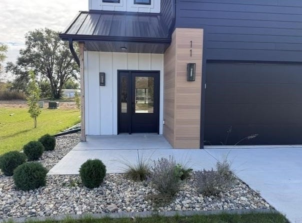 11 E Duke St., Vermillion, SD 57069