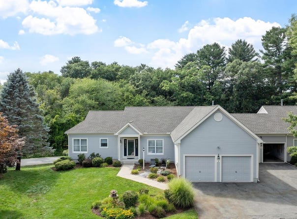 2 Nelson Cir, Bedford, MA 01730