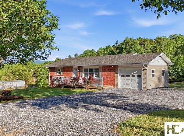 29 Bert Waldroop Road, Franklin, NC 28734