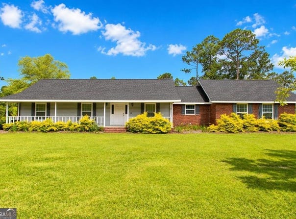 1194 Blackshear Hwy, Baxley, GA 31513