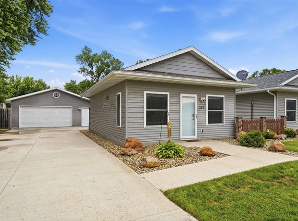 219 COLLINS Avenue, Evansdale, IA 50707