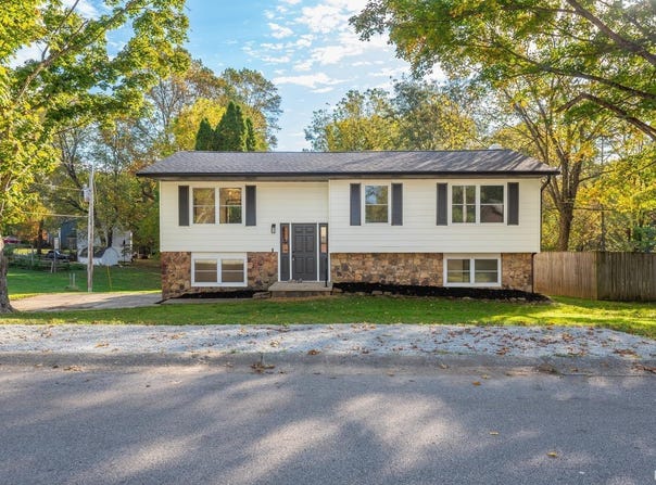 100 N langley Drive, Ellettsville, IN 47429