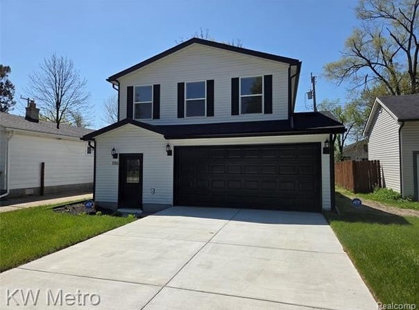 1116 E HAYES Avenue, Hazel Park, MI 48030