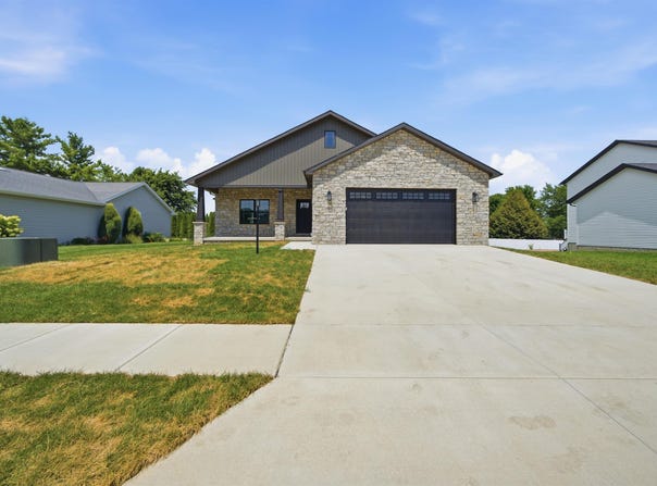 1325 CEDAR LAKE Drive, Metamora, IL 61548