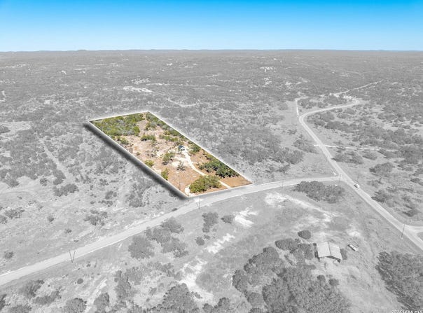 174 Crescent Ridge, Hondo, TX 78009