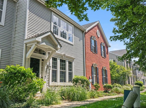 145 Springbrook Trail, Oswego, IL 60543