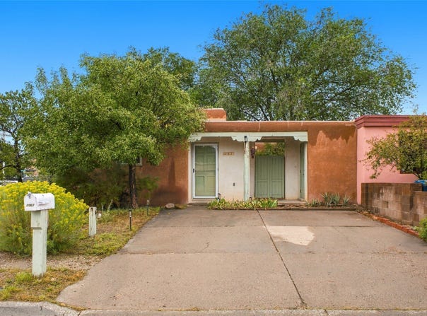 2067 Placita De Quedo, Santa Fe, NM 87505