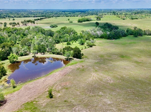 3703 Muehr Road, Weimar, TX 78962