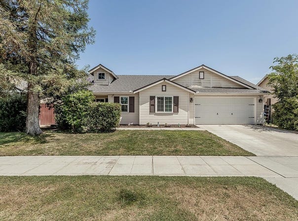 180 E Carpenter Avenue, Reedley, CA 93654