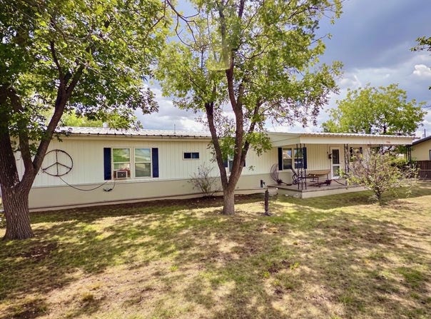 105 W 3rd St, Marfa, TX 79843