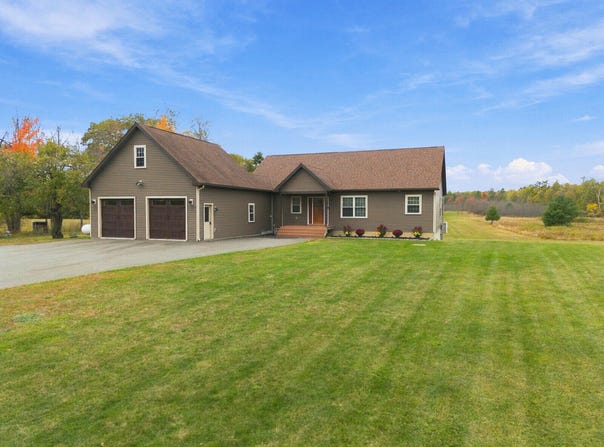 1094 Clinton Avenue, Benton, ME 04901