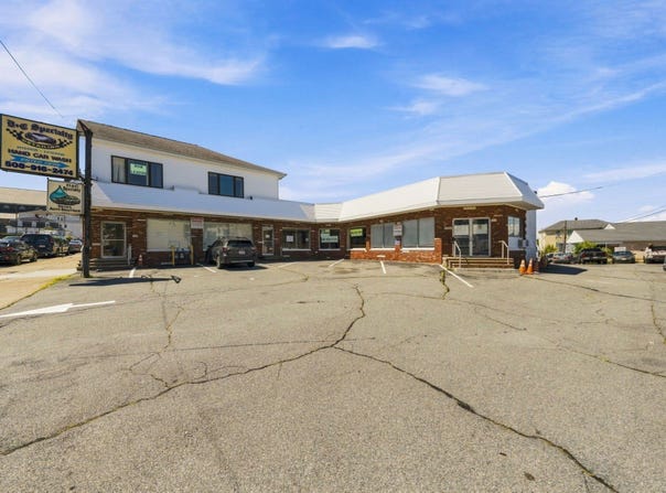 1467 S Main St, Fall River, MA 02724
