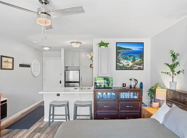 11591 Snowpeak Way, Truckee, CA 96161-5353