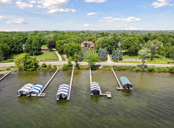 1910 Shoreline Drive, Wayzata, MN 55391