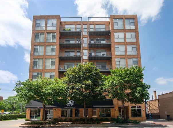1572 Maple Avenue, Evanston, IL 60201