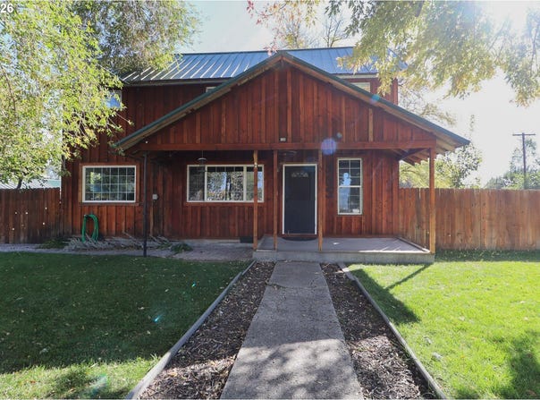 305 E ADAMS St, Burns, OR 97720