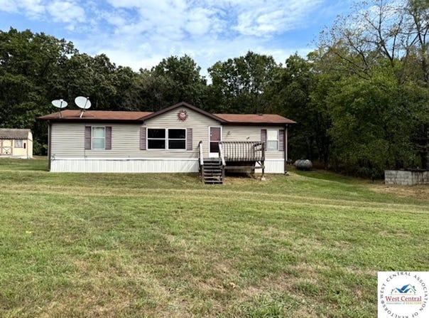 31748 Daisy Drive, Edwards, MO 65326