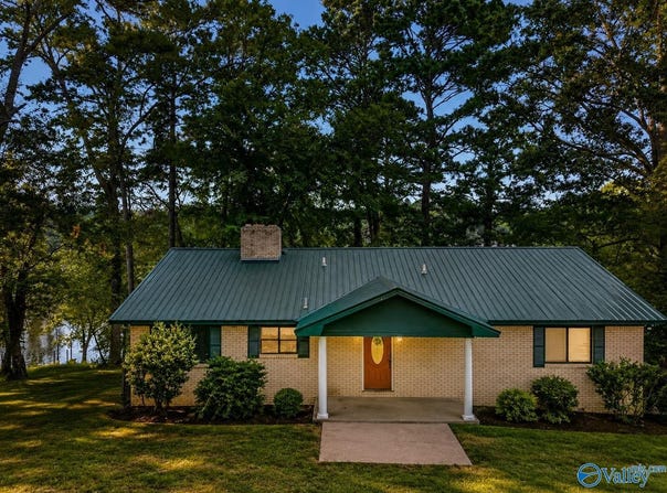 1416 Leota Lake Drive N, Southside, AL 35907