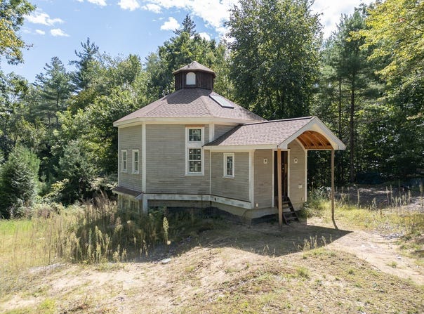 12 Cranberry St, Pepperell, MA 01463