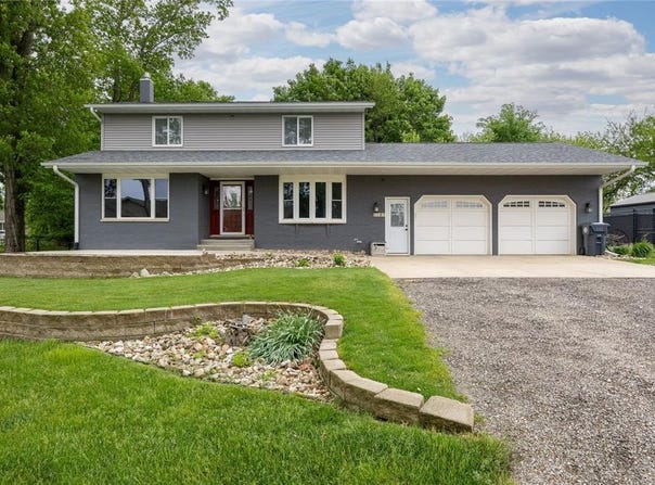 1105 Maple Street, Robins, IA 52328
