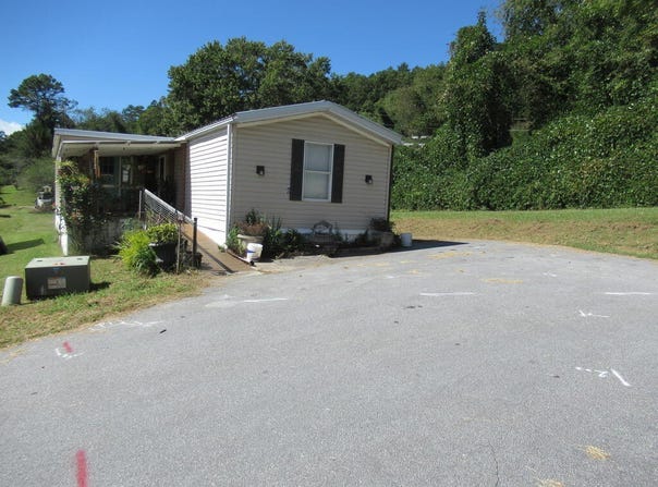 80 W End Dr, Franklin, NC 28734