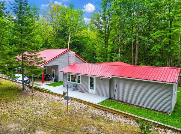 527 Eagles Nest Road, Indian River, MI 49749