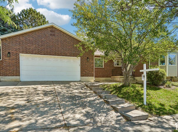 2112 N SUNSET Dr, Layton, UT 84040