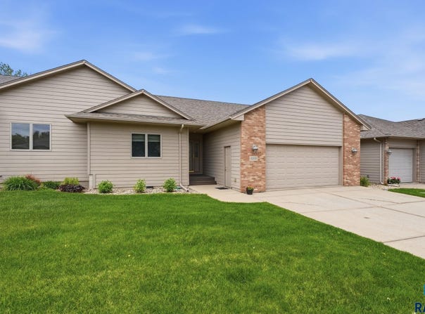 3205 S Lupine Pl, Sioux Falls, SD 57110
