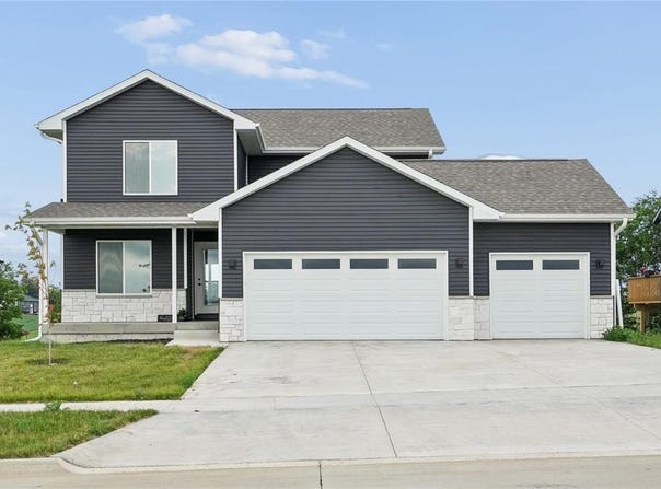 808 Crestview Drive, Solon, IA 52333