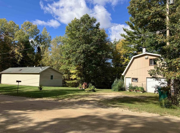 1755 E River Drive, Beaverton, MI 48612