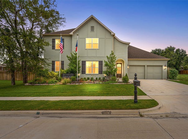 602 Sterling Drive, Benbrook, TX 76126