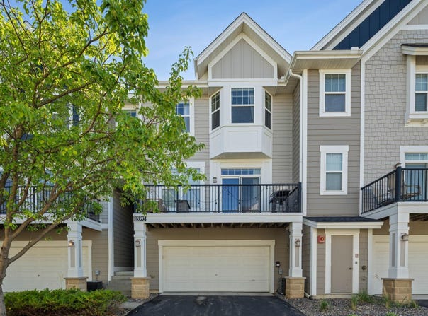 15593 Early Bird Circle, Apple Valley, MN 55124
