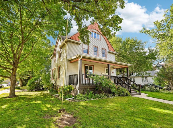 530 S Main St, Oconomowoc, WI 53066
