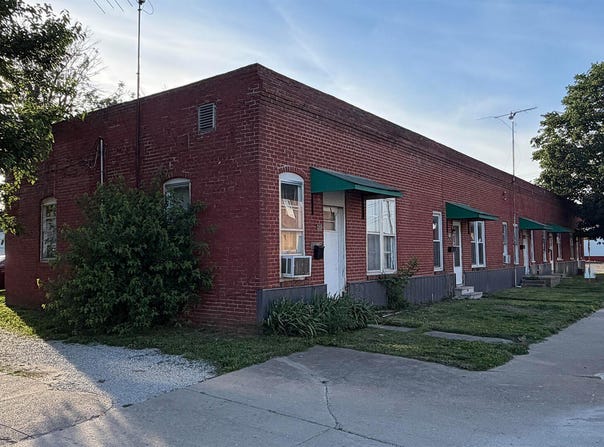 209 S Central Avenue, Casey, IL 62420