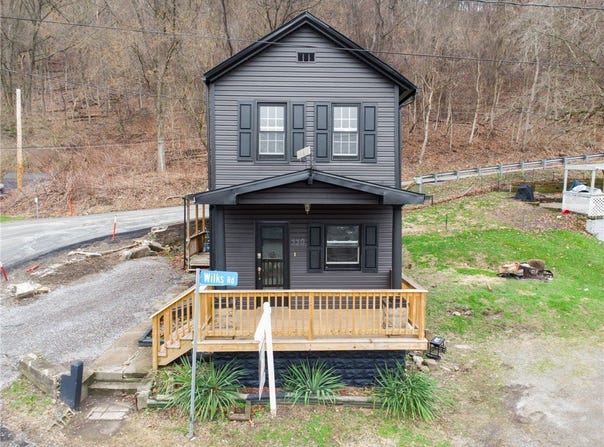 330 Braeburn Rd, Lower Burrell, PA 15068