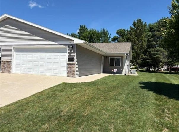1827 Scenic Heights Court SW, Hutchinson, MN 55350