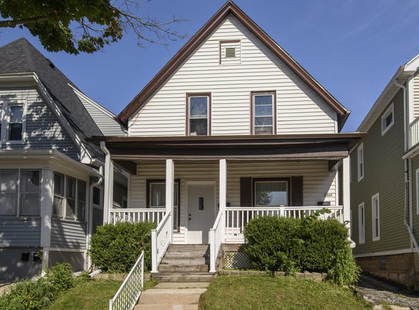 1424 S 79th St, West Allis, WI 53214